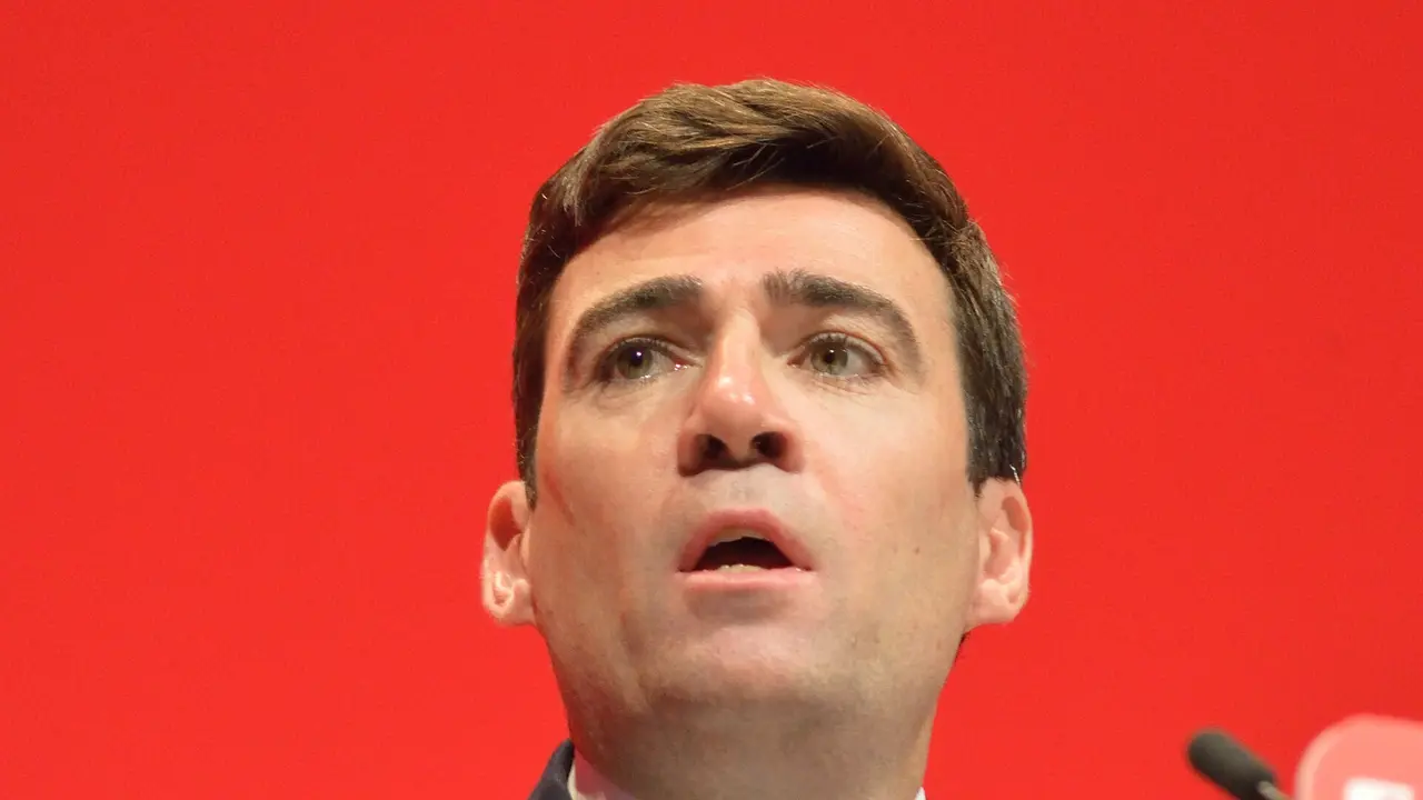 Le Royaume-Uni bascule vers Andy Burnham : pourquoi cette transition eclair peut secouer l’Europe et les marches