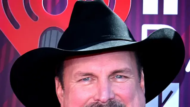Garth Brooks Reignites the Arena: Retro Live Becomes a Business Empire