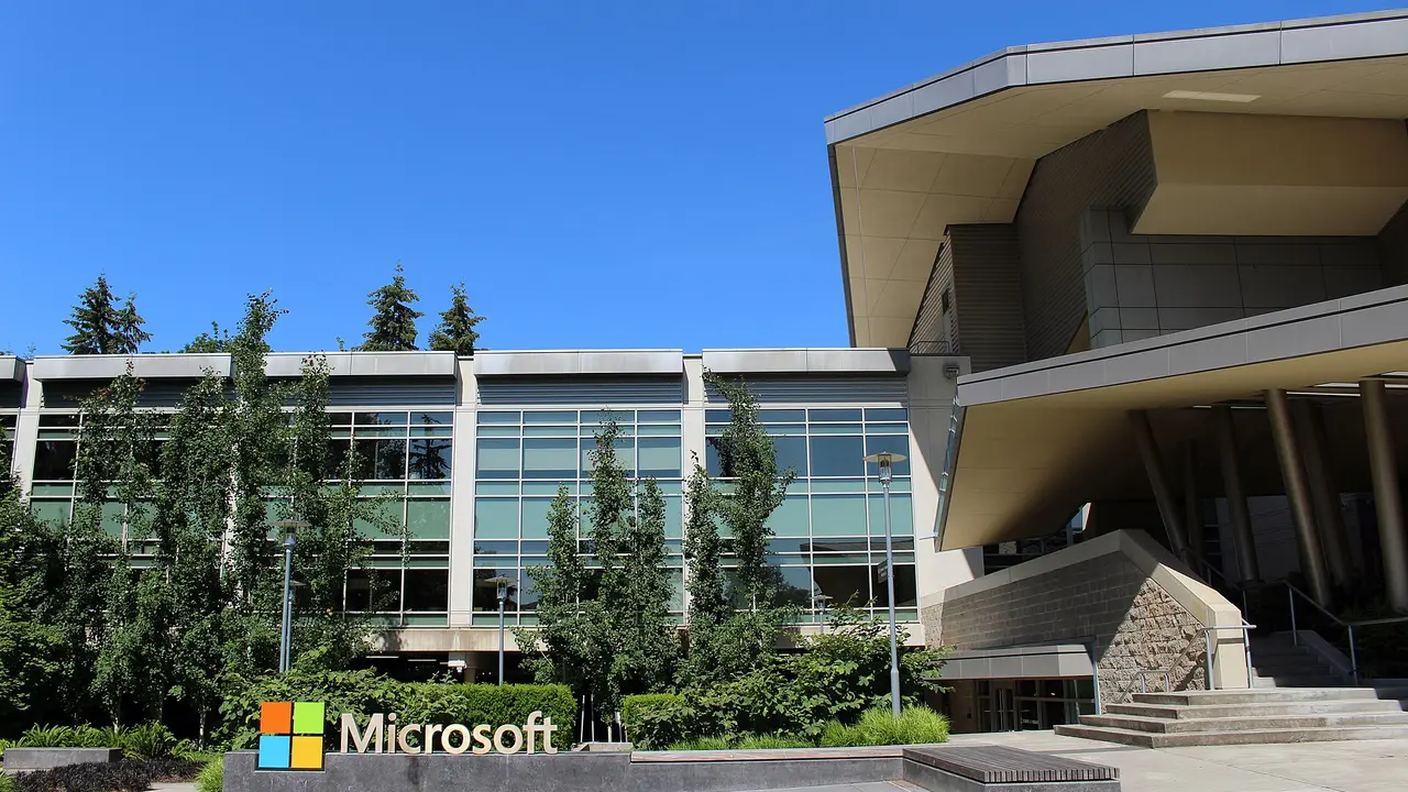 Microsoft corrige 972 failles : l’urgence cyber qui frappe Windows