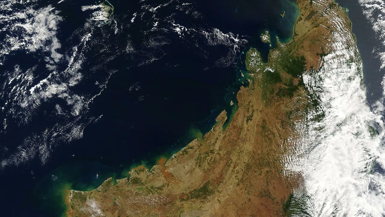 massif-anorthosite-madagascar-lune-nasa