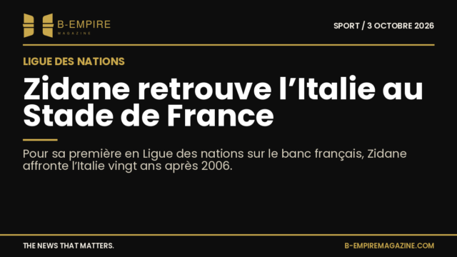 Zinédine Zidane debout sur le banc de touche du Stade de France lors d’un match de football